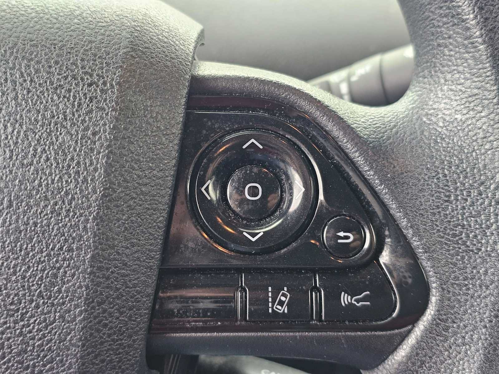 Used 2020 Toyota Prius L Eco FWD image 28