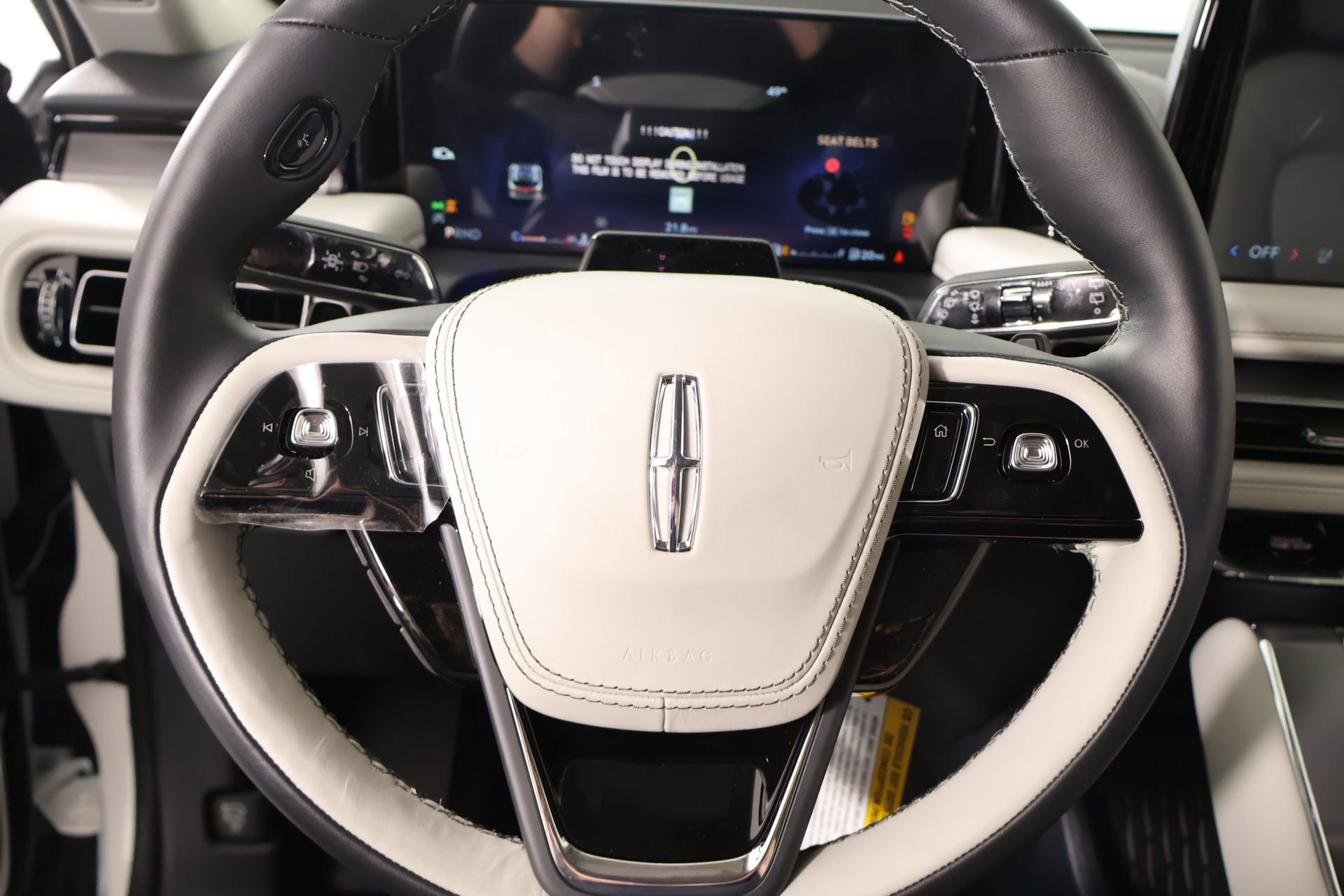 New 2026 Lincoln Aviator AWD image 3