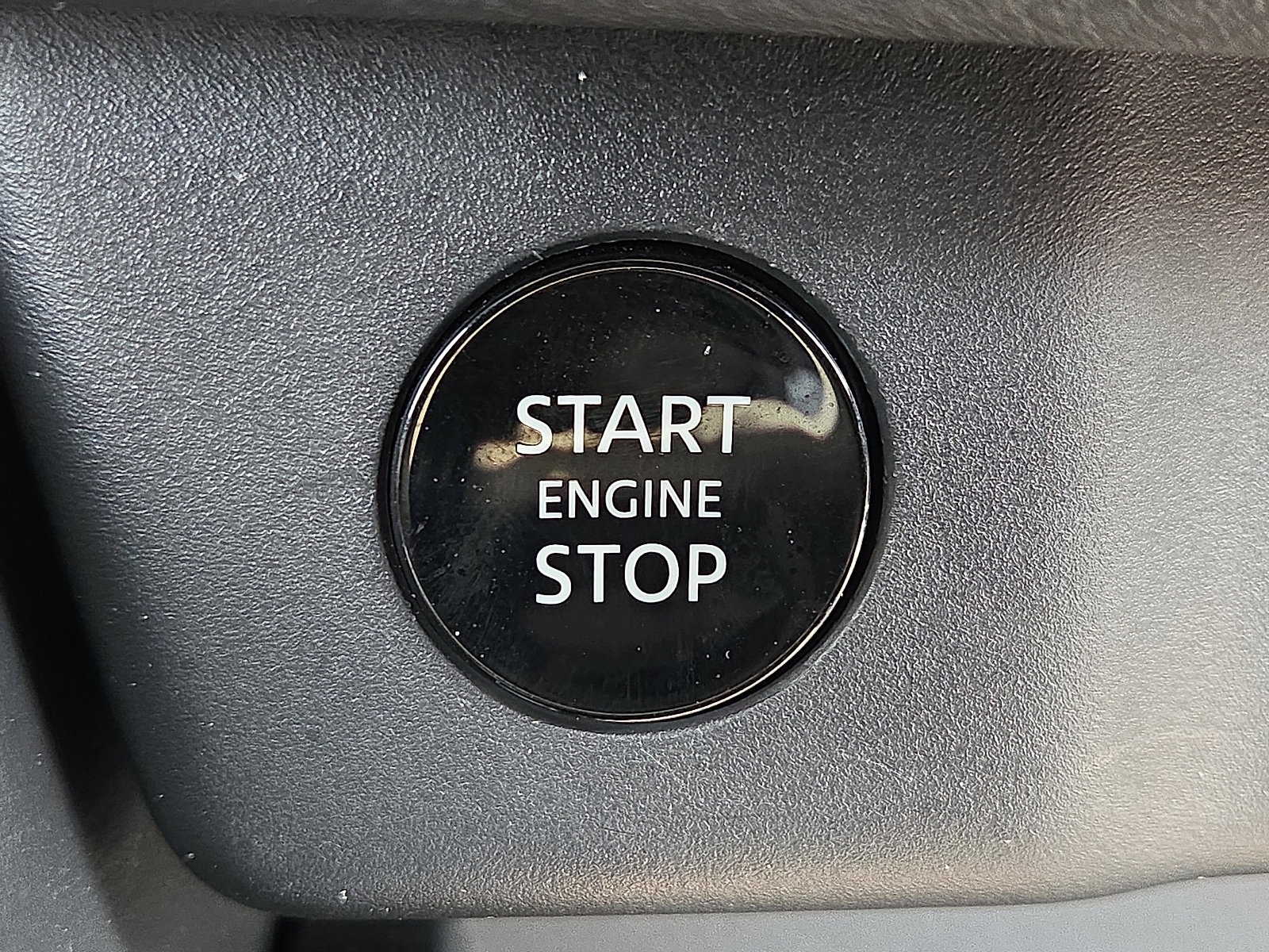 Used 2025 Nissan Rogue SV FWD image 20