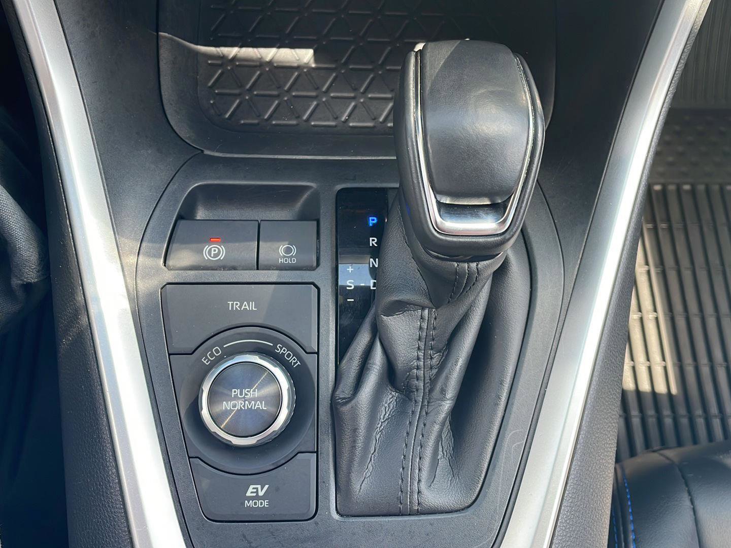 Used 2020 Toyota RAV4 XSE w/ XSE Grade Weather Package AWD/4WD image 19