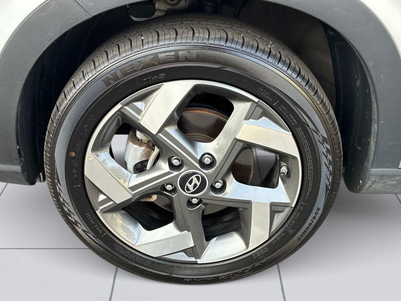 Used 2025 Hyundai Venue SEL FWD image 12
