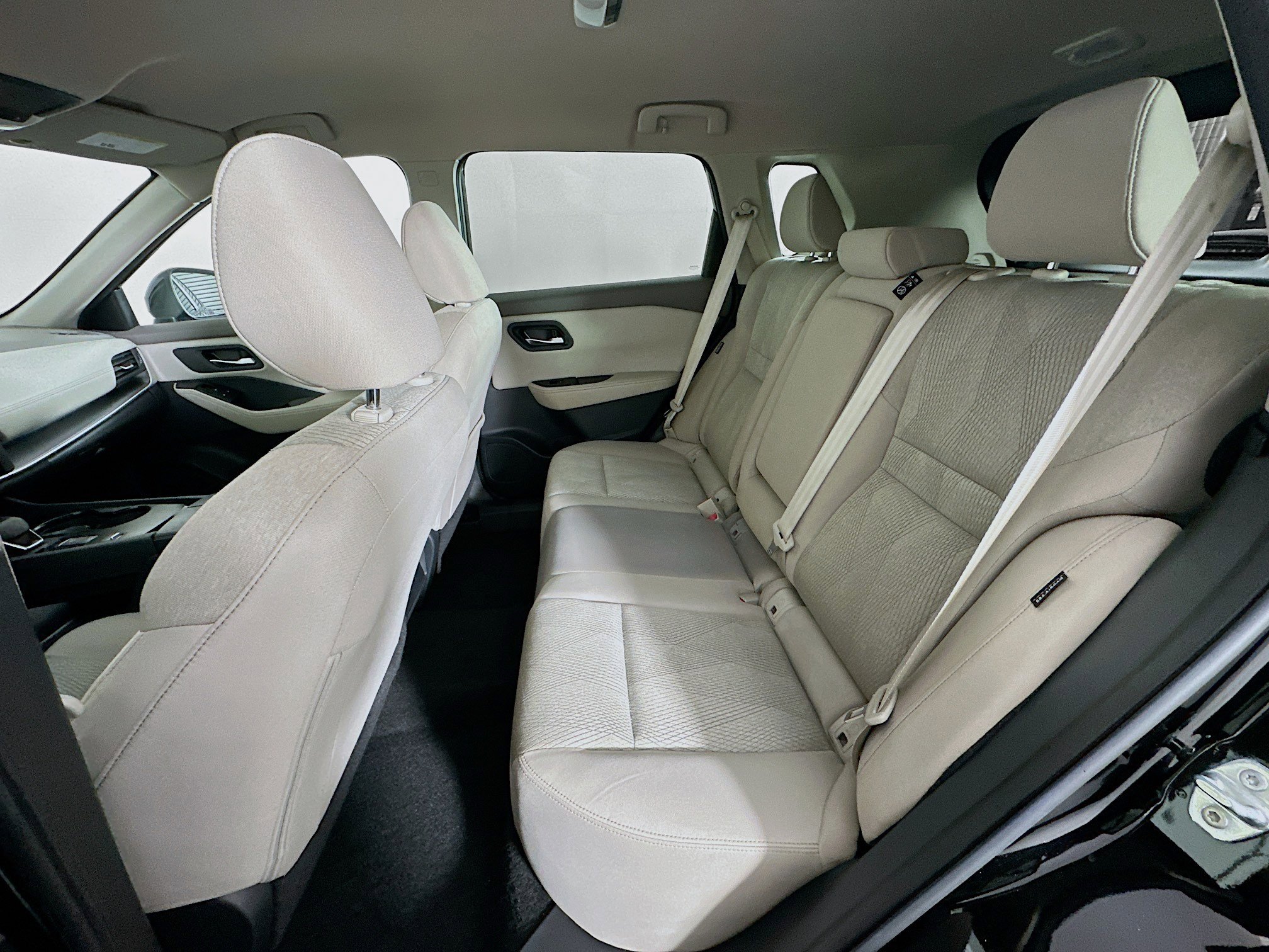 Used 2025 Nissan Rogue SV image 28