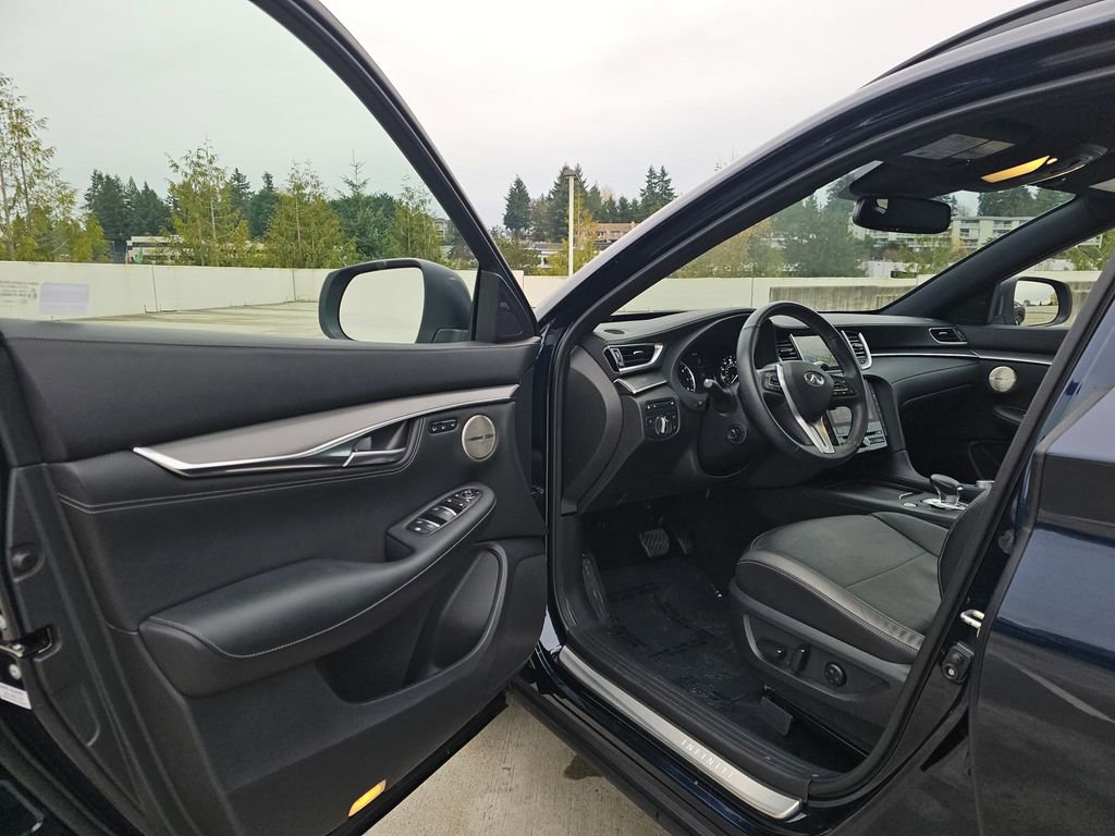 Certified 2023 INFINITI QX55 Essential image 30