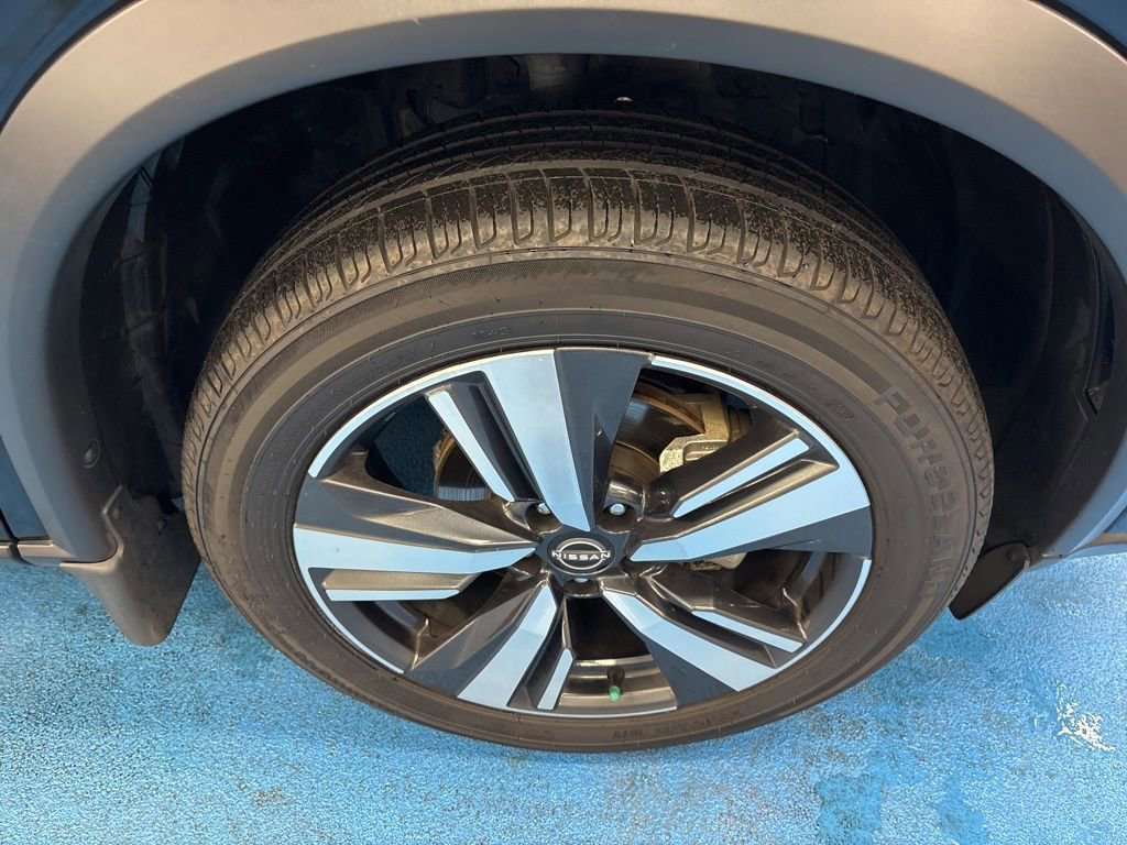 Used 2024 Nissan Rogue SL image 3