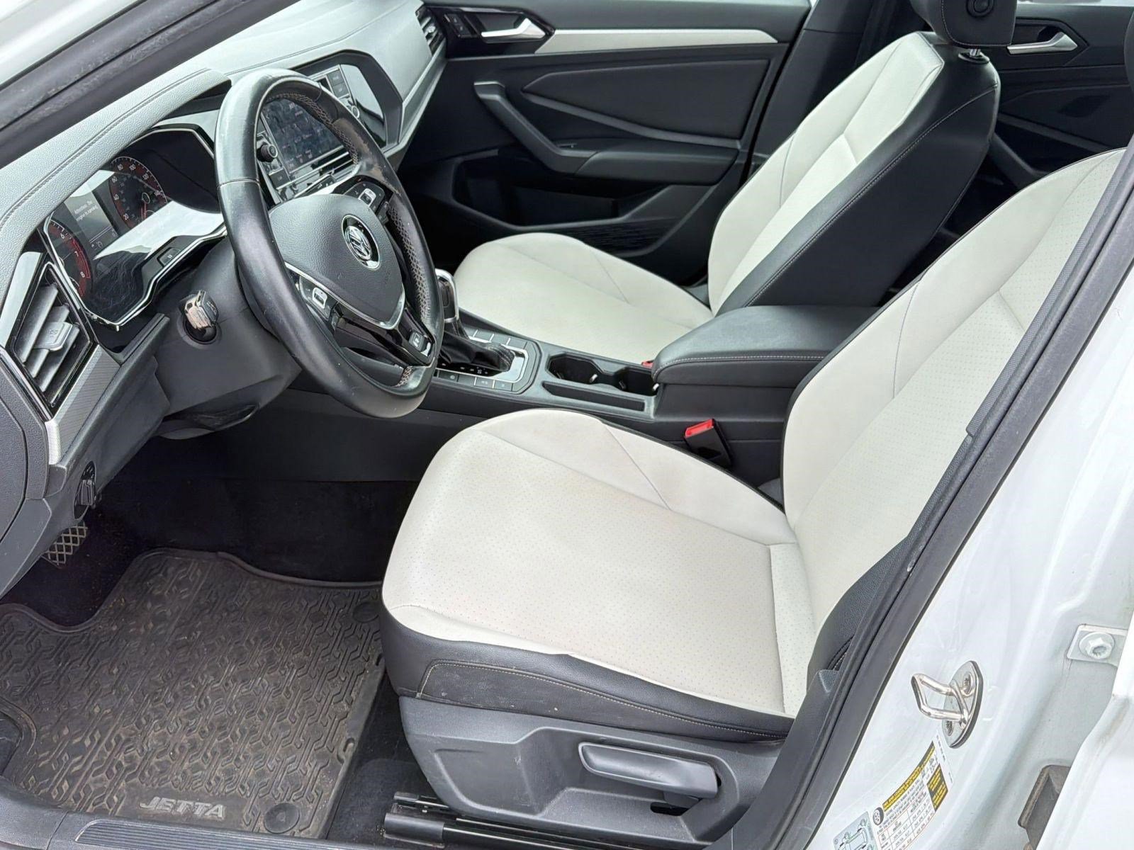 Used 2019 Volkswagen Jetta R-Line w/ R-Line Cold Weather Package FWD image 5