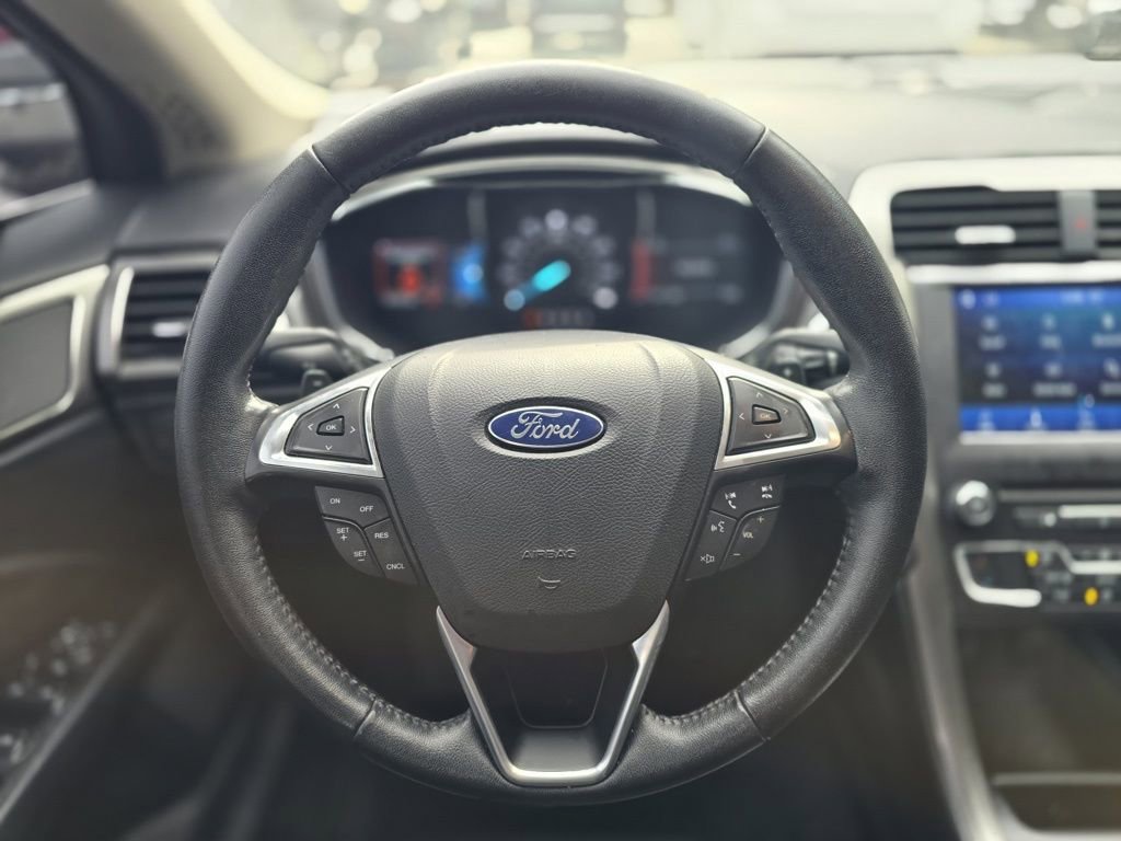 Used 2017 Ford Fusion SE w/ Equipment Group 201A image 9