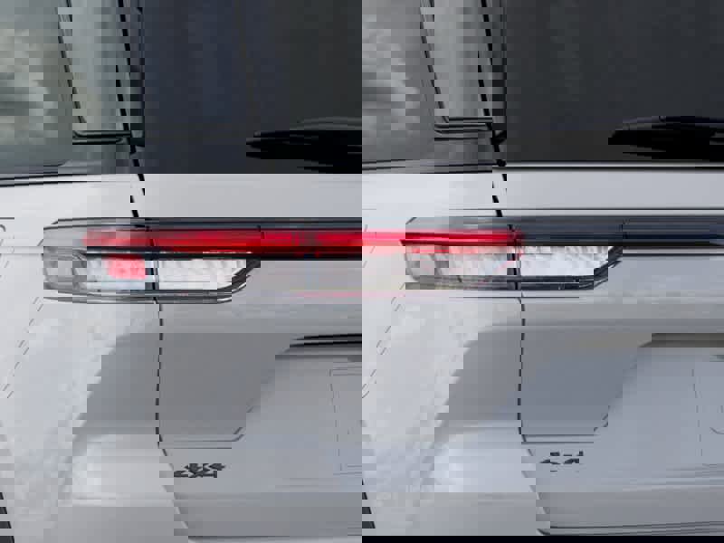 New 2025 Jeep Grand Cherokee Limited image 9