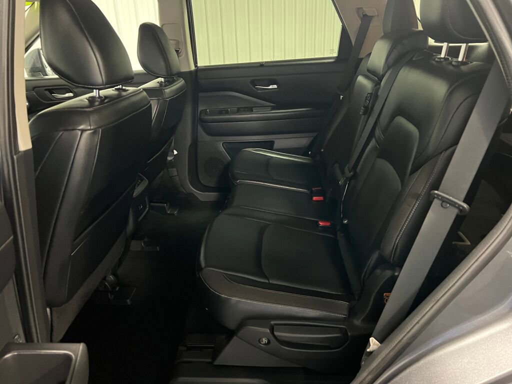 Used 2022 Nissan Pathfinder SL image 6