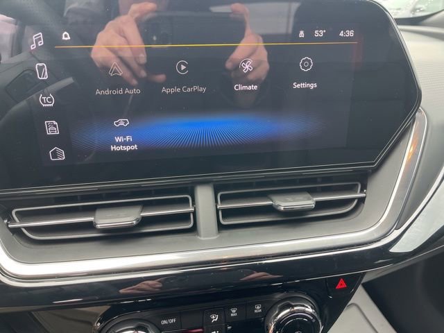 Used 2025 Chevrolet Trax RS w/ Sunroof Package image 19