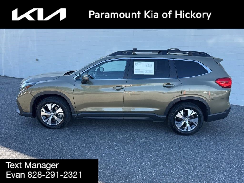 Used 2023 Subaru Ascent Premium w/ Convenience Package image 4