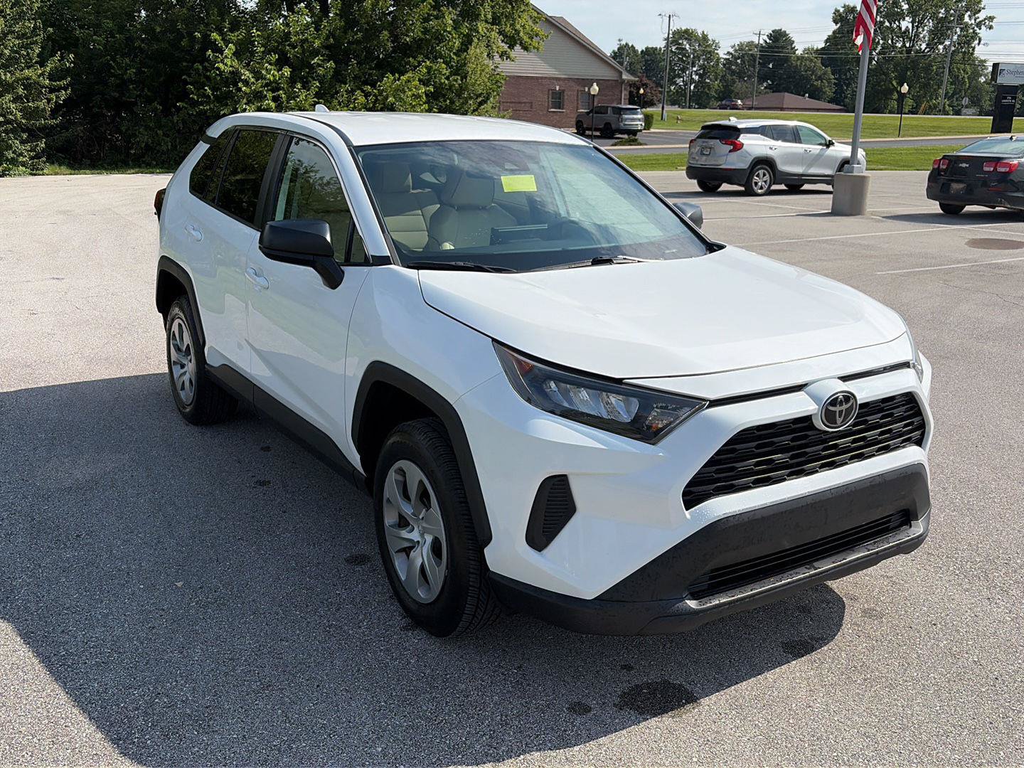 Used 2022 Toyota RAV4 LE FWD image 5