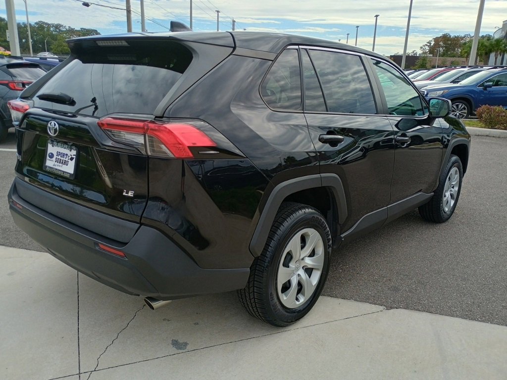 Used 2022 Toyota RAV4 LE image 5