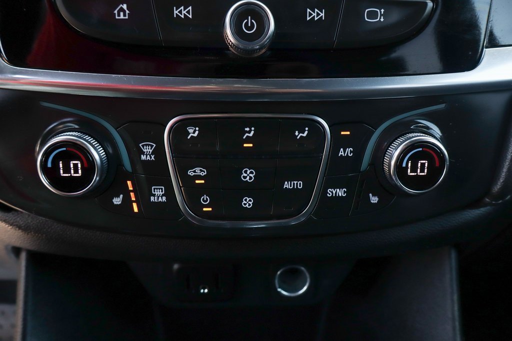 Used 2022 Chevrolet Traverse LT image 36