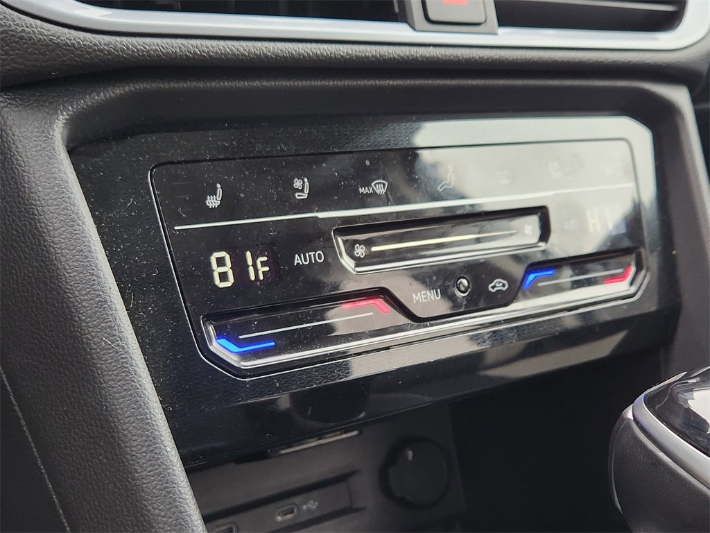 Used 2025 Volkswagen Taos SEL image 14