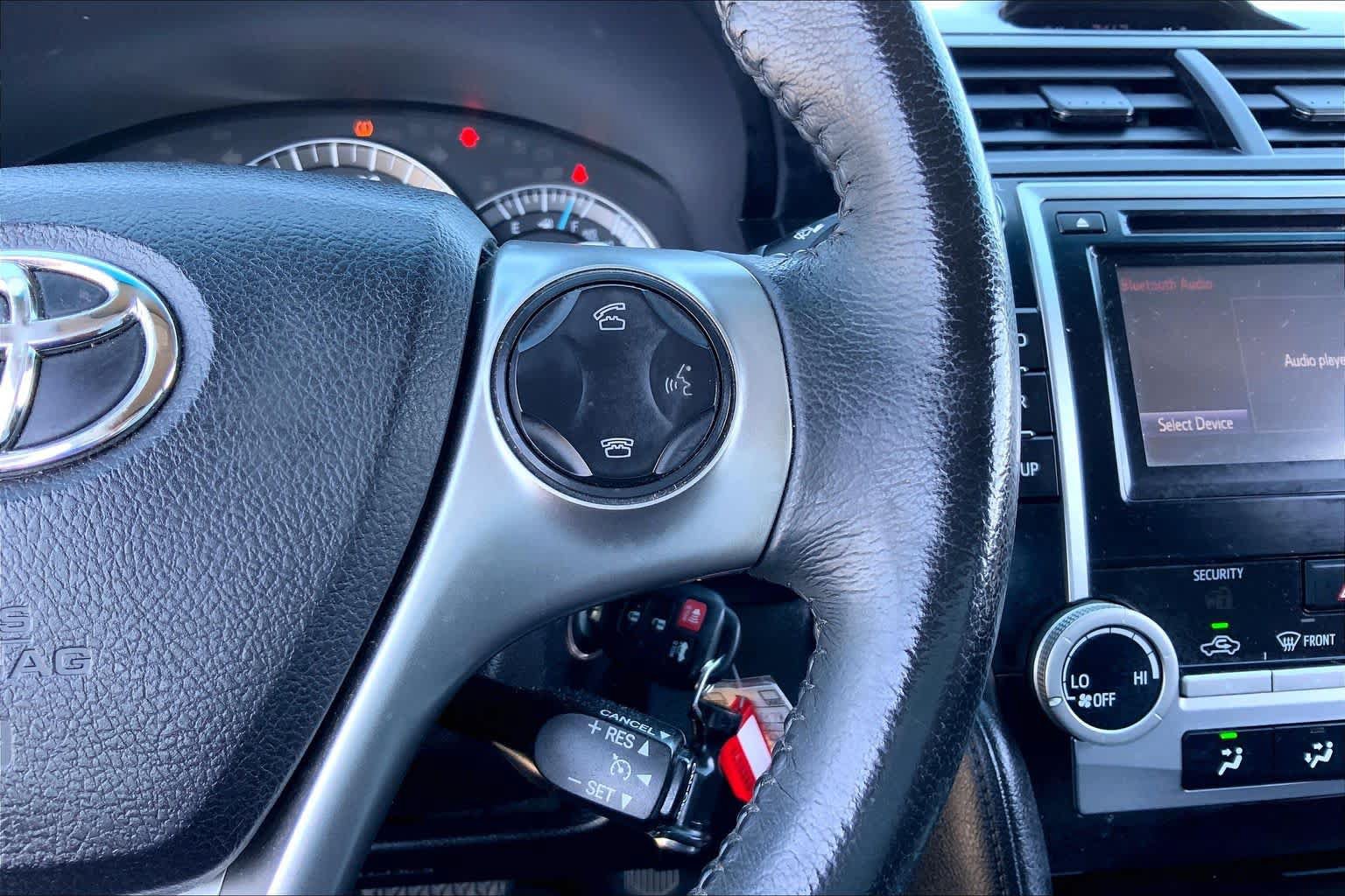 Used 2014 Toyota Camry SE FWD image 23