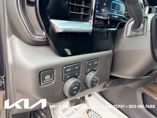 Used 2024 Chevrolet Silverado 1500 LT Trail Boss w/ LT Trail Boss Premium Package AWD/4WD image 16