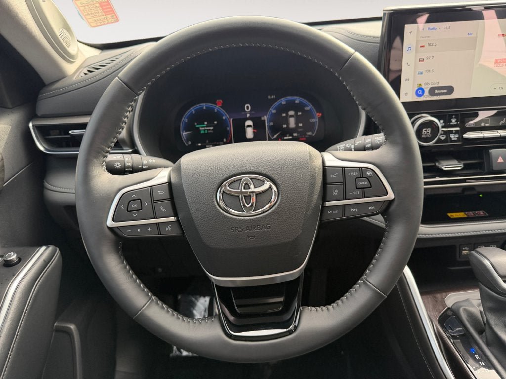 Used 2025 Toyota Highlander Limited AWD/4WD image 13