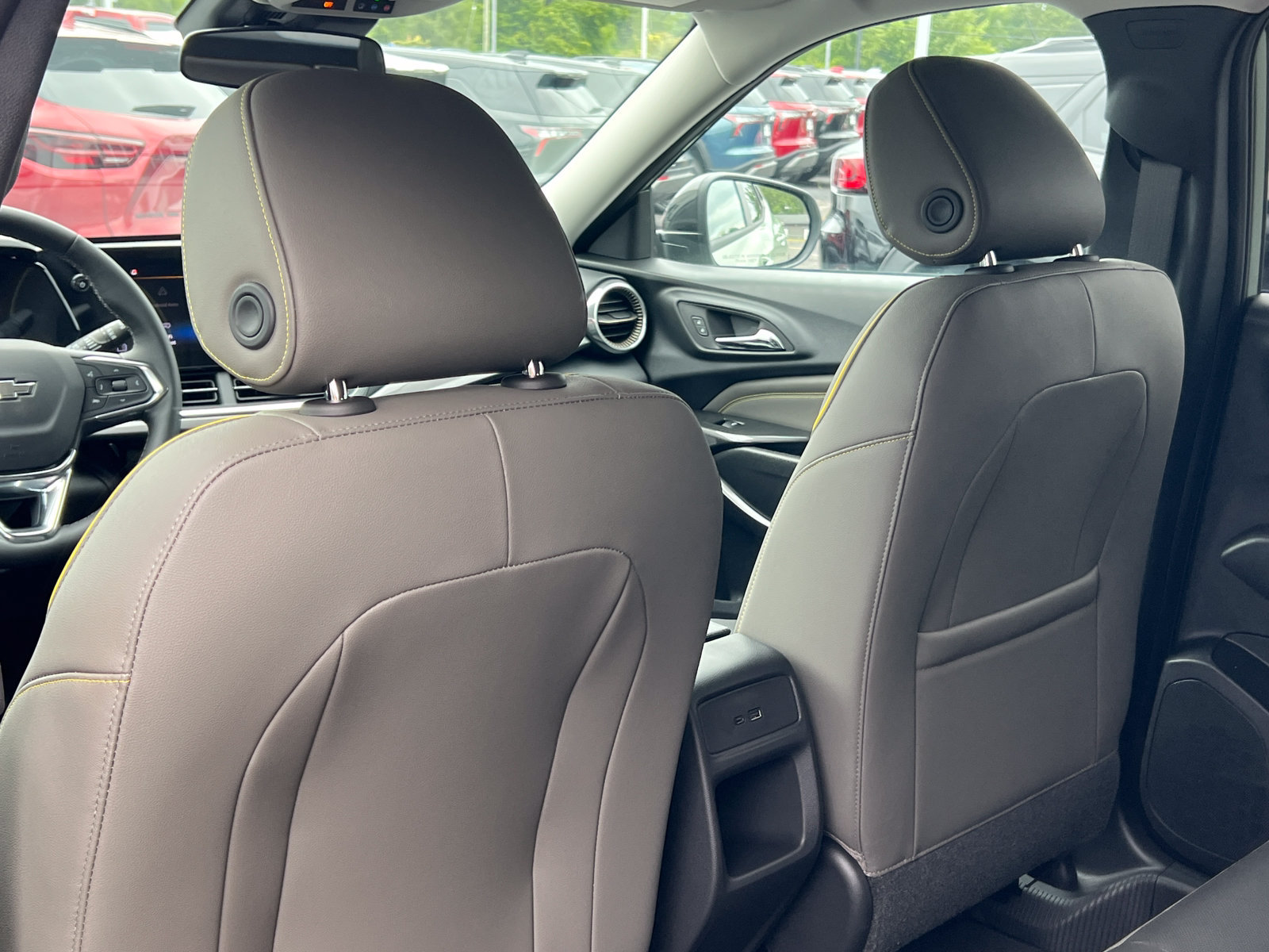 New 2026 Chevrolet Trax ACTIV w/ Sunroof Package FWD image 32