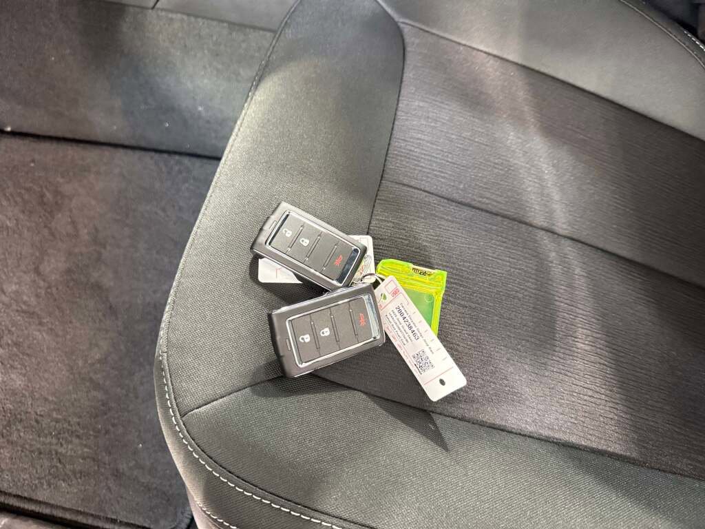 New 2025 Jeep Grand Cherokee L Laredo image 31