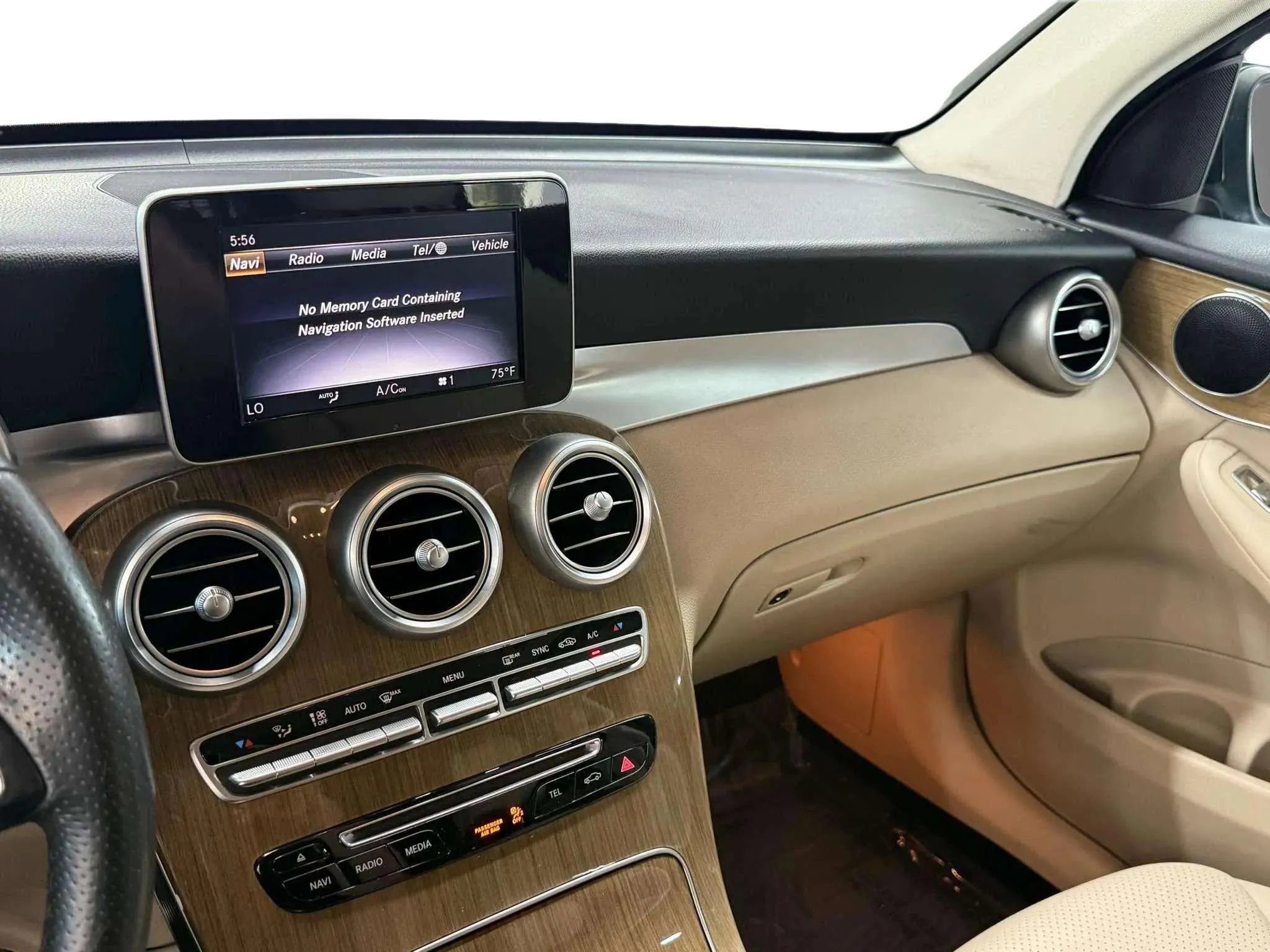 Used 2018 Mercedes-Benz GLC 300 w/ Premium Package image 22