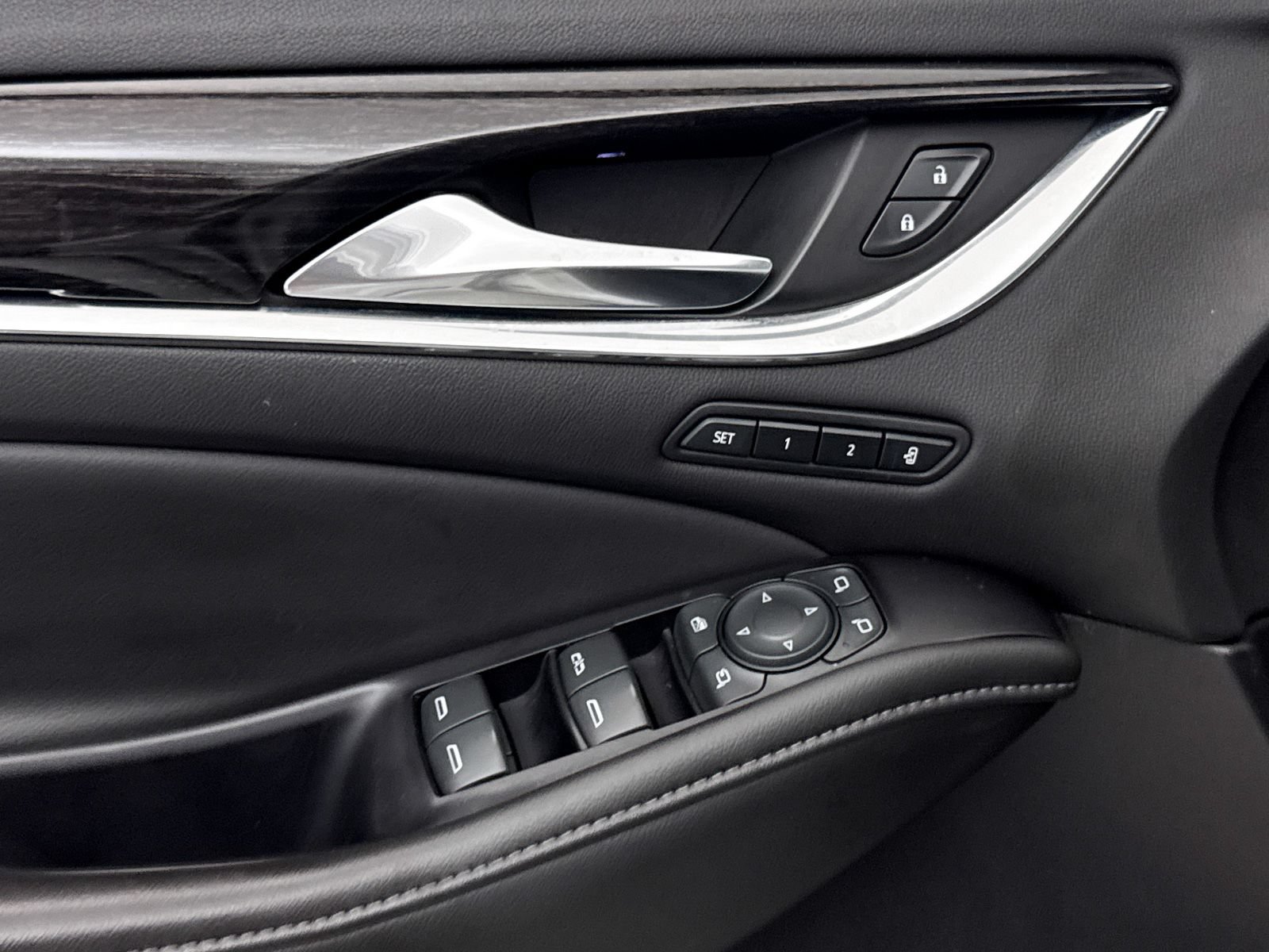 Used 2019 Buick Enclave Avenir w/ Avenir Technology Package FWD image 28