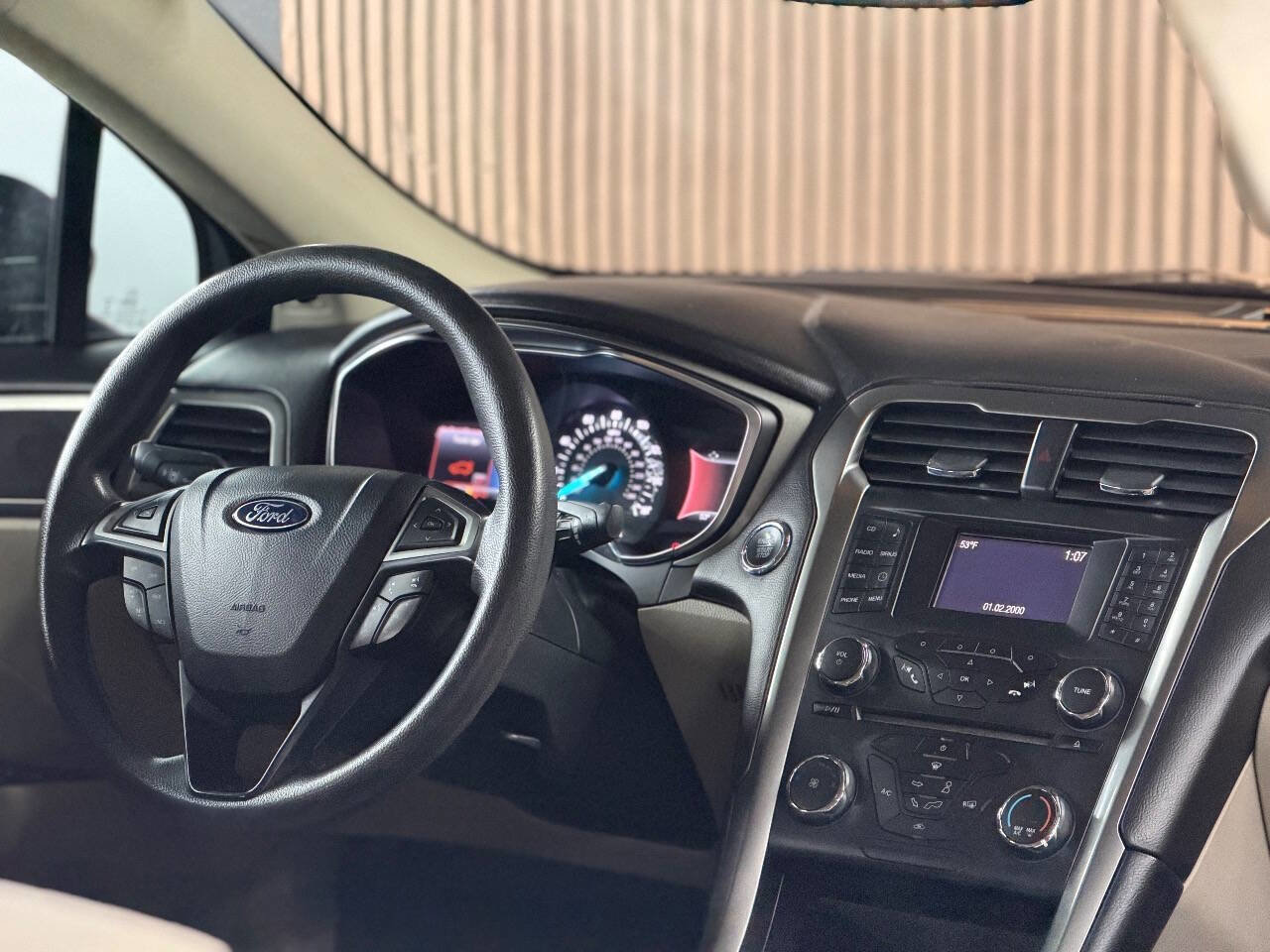 Used 2017 Ford Fusion SE image 4