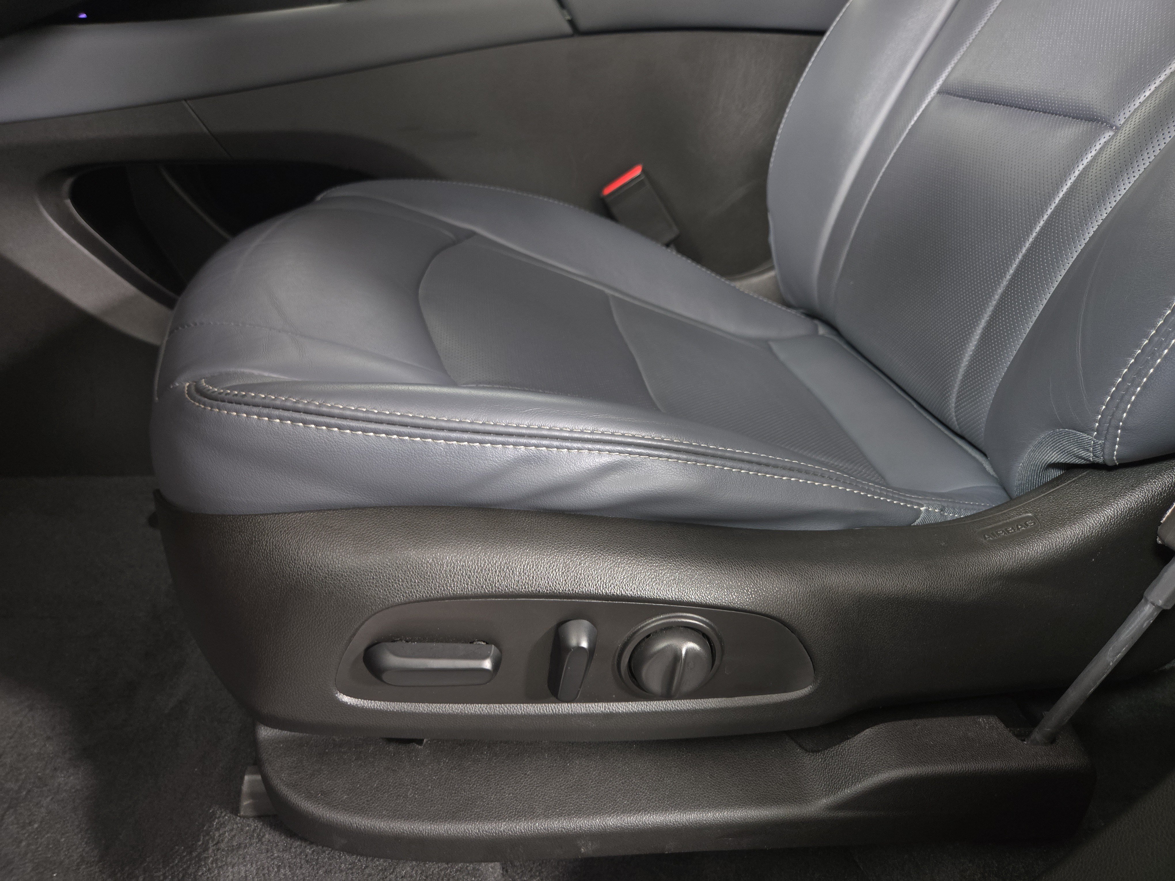 Used 2021 Buick Enclave Essence w/ Sport Touring Edition FWD image 32