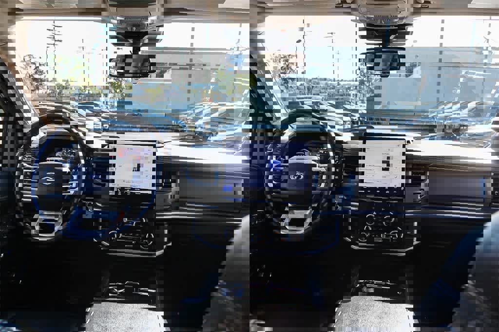 Used 2024 Ford Expedition XLT image 17