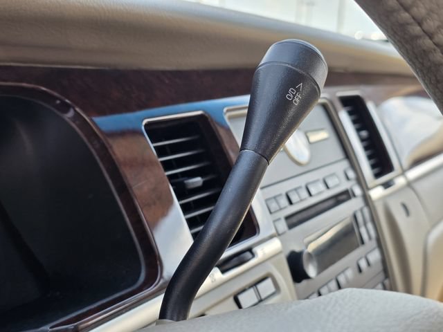 Used 2006 Lincoln Town Car Signature RWD image 21