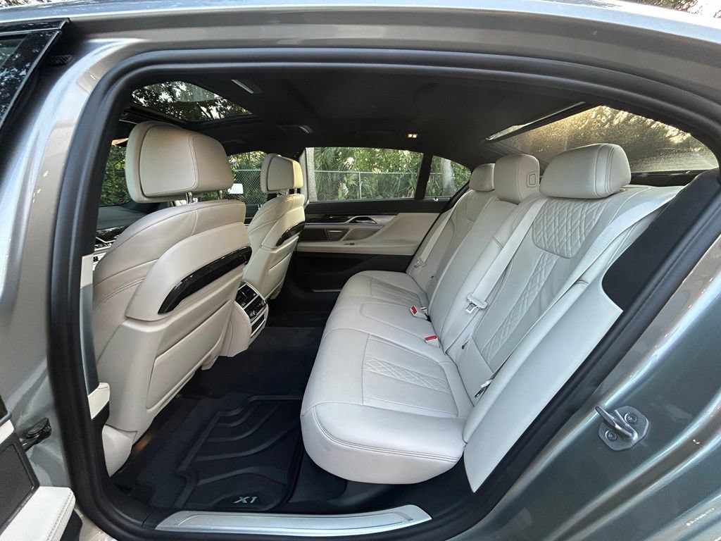Used 2022 BMW 740i w/ M Sport Package RWD image 33