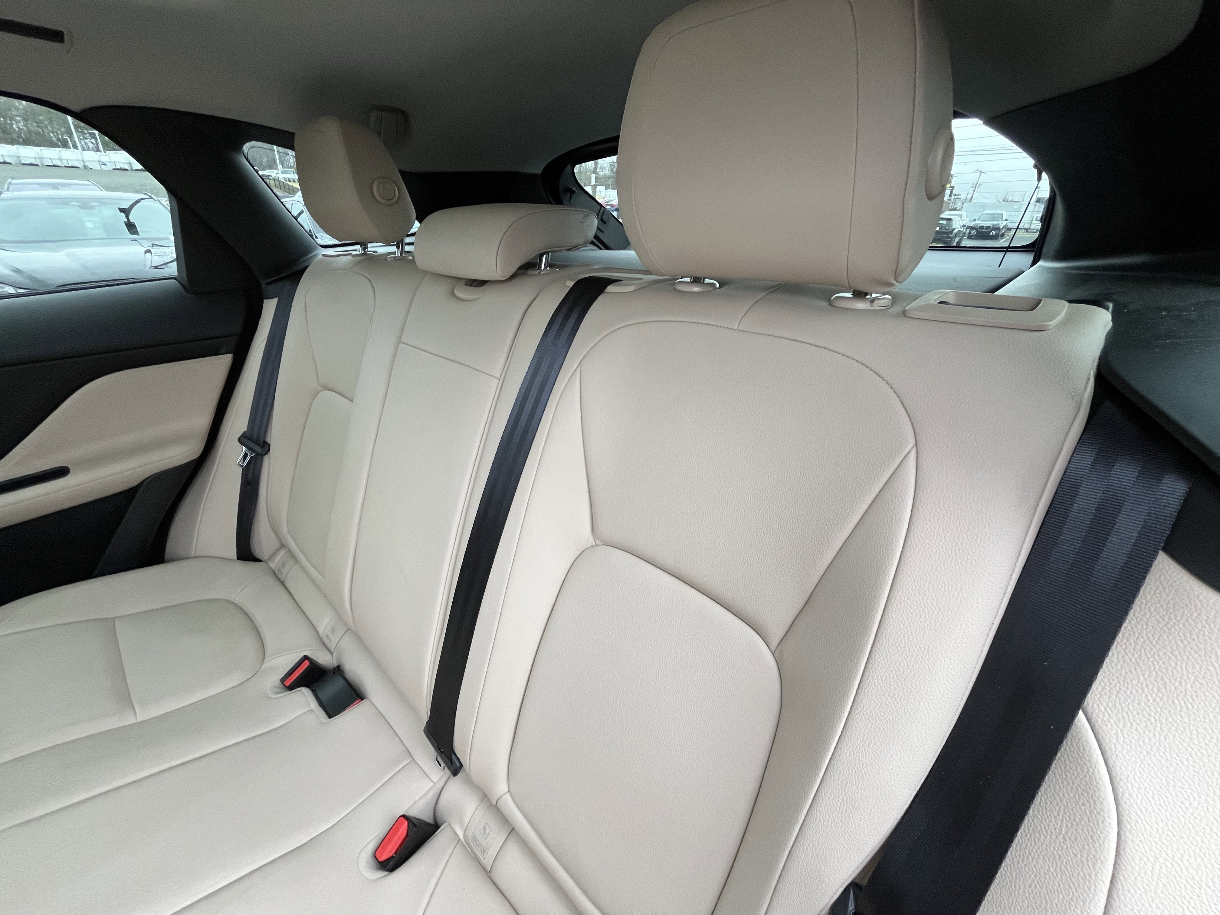 Used 2018 Jaguar F-PACE Premium image 31