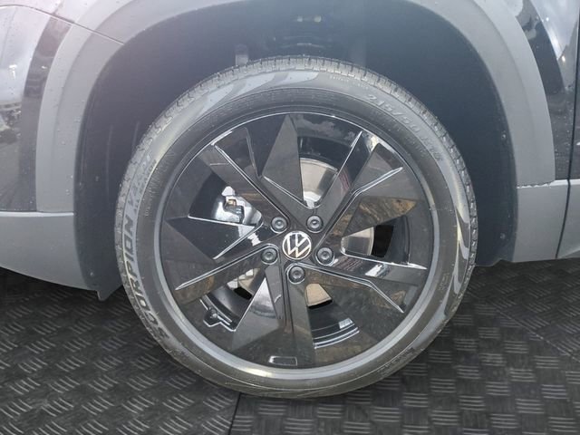 New 2026 Volkswagen Taos SE FWD image 12