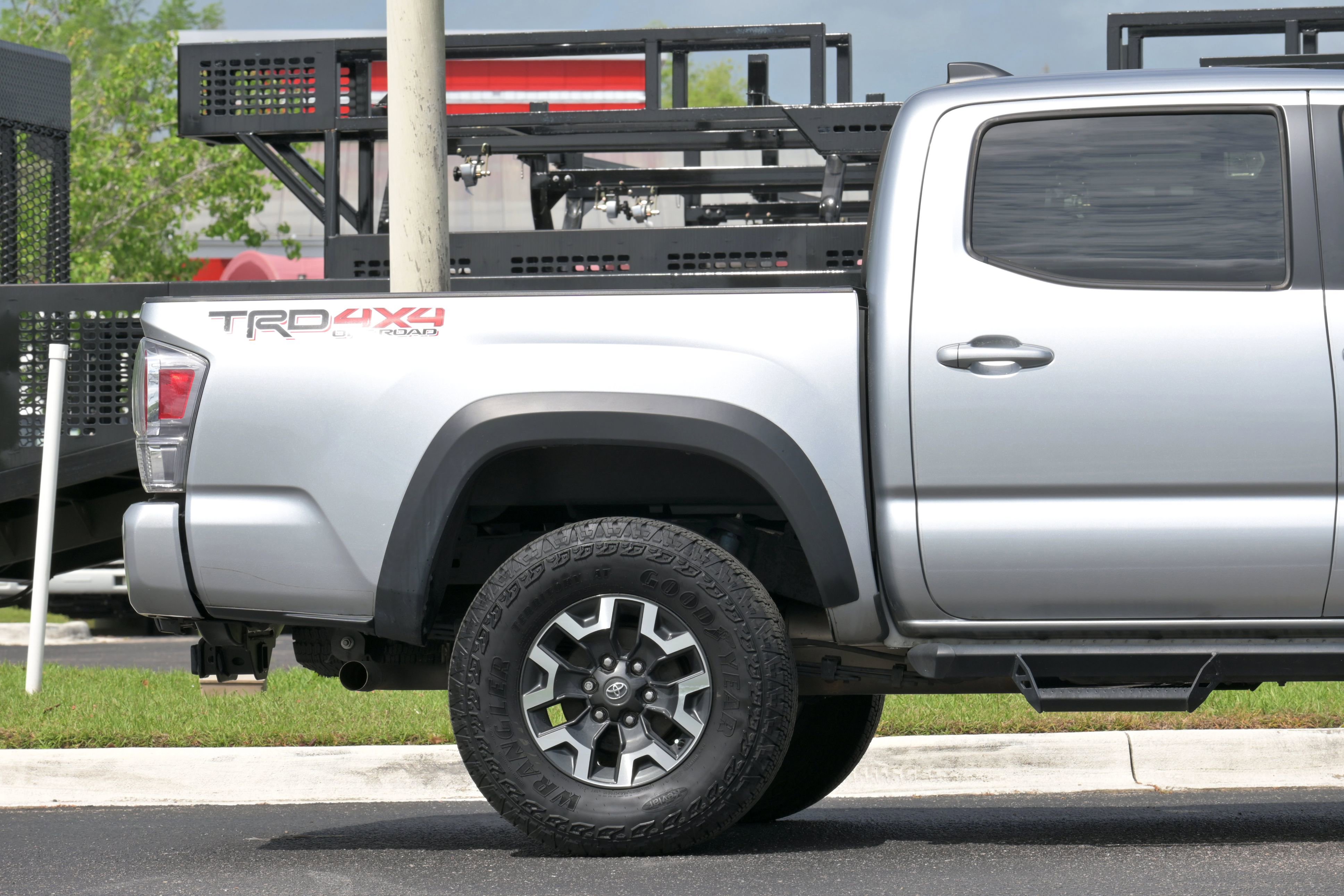 Used 2023 Toyota Tacoma TRD Off-Road w/ TRD Premium Off Road Package image 5