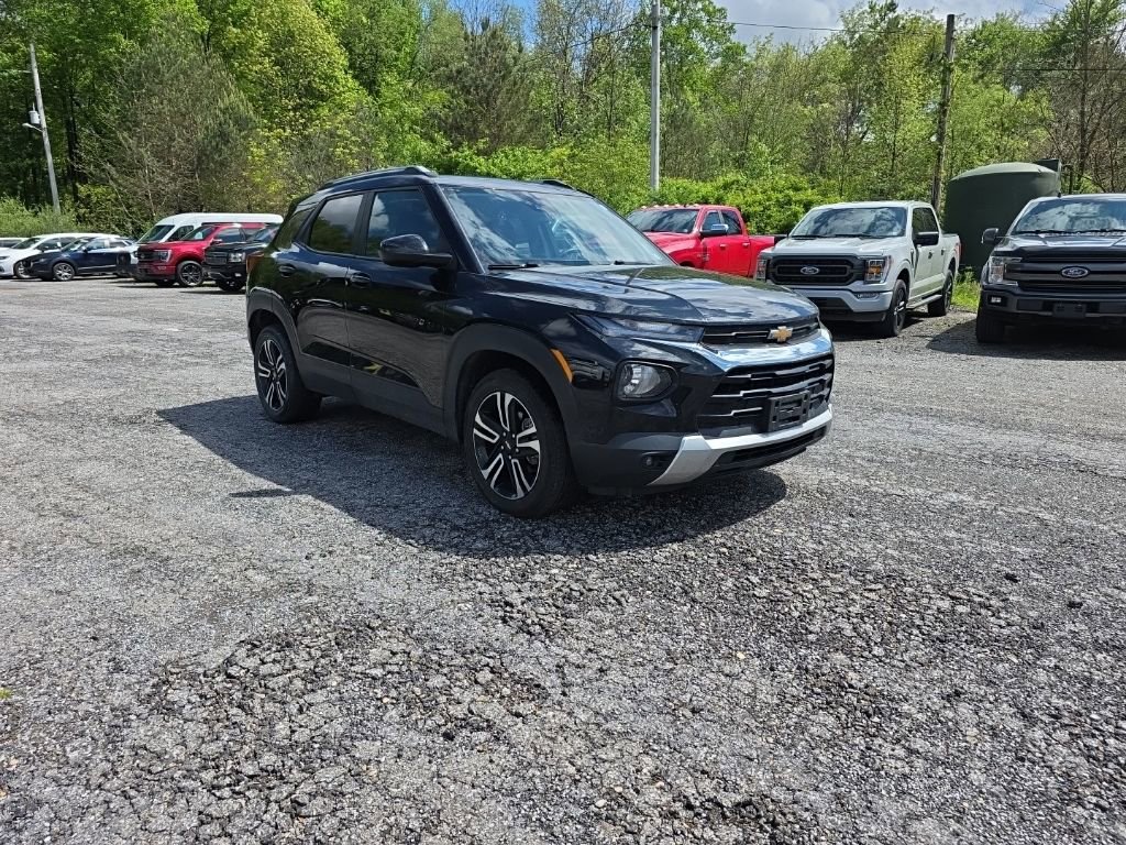 Used 2023 Chevrolet TrailBlazer LT w/ Convenience Package AWD/4WD image 3