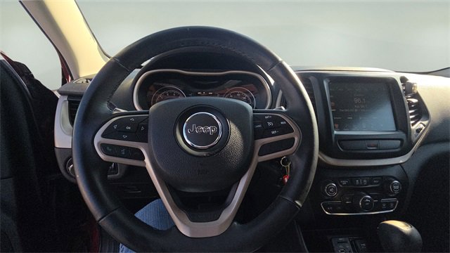 Used 2017 Jeep Cherokee Latitude image 11