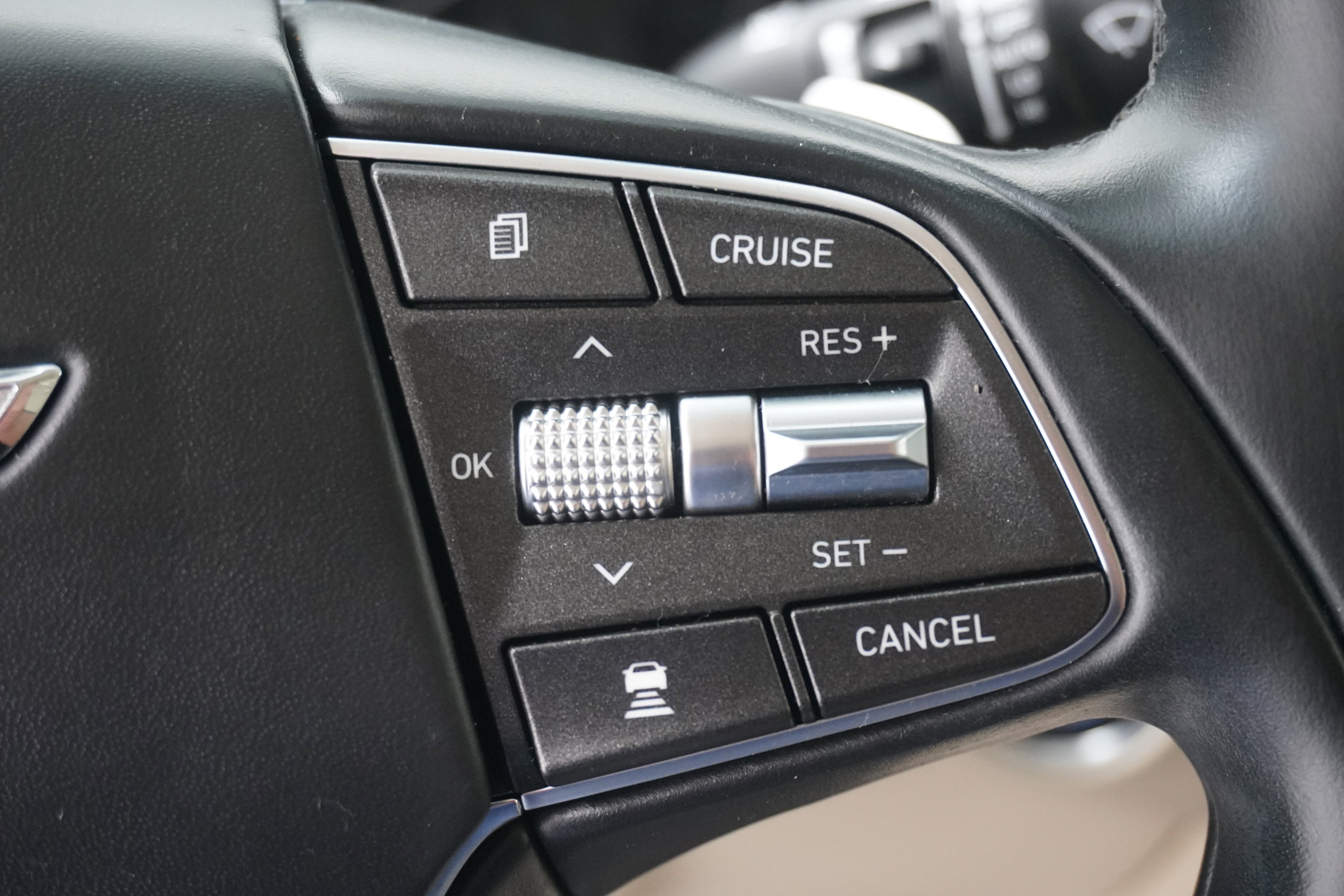 Used 2018 Genesis G90 5.0 Ultimate AWD/4WD image 16