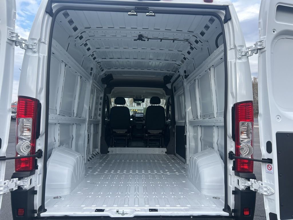New 2025 RAM ProMaster 2500 w/ Premium Convenience Group image 10