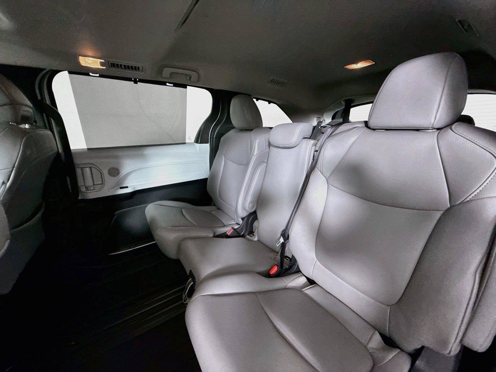 Certified 2026 Toyota Sienna XLE FWD image 30