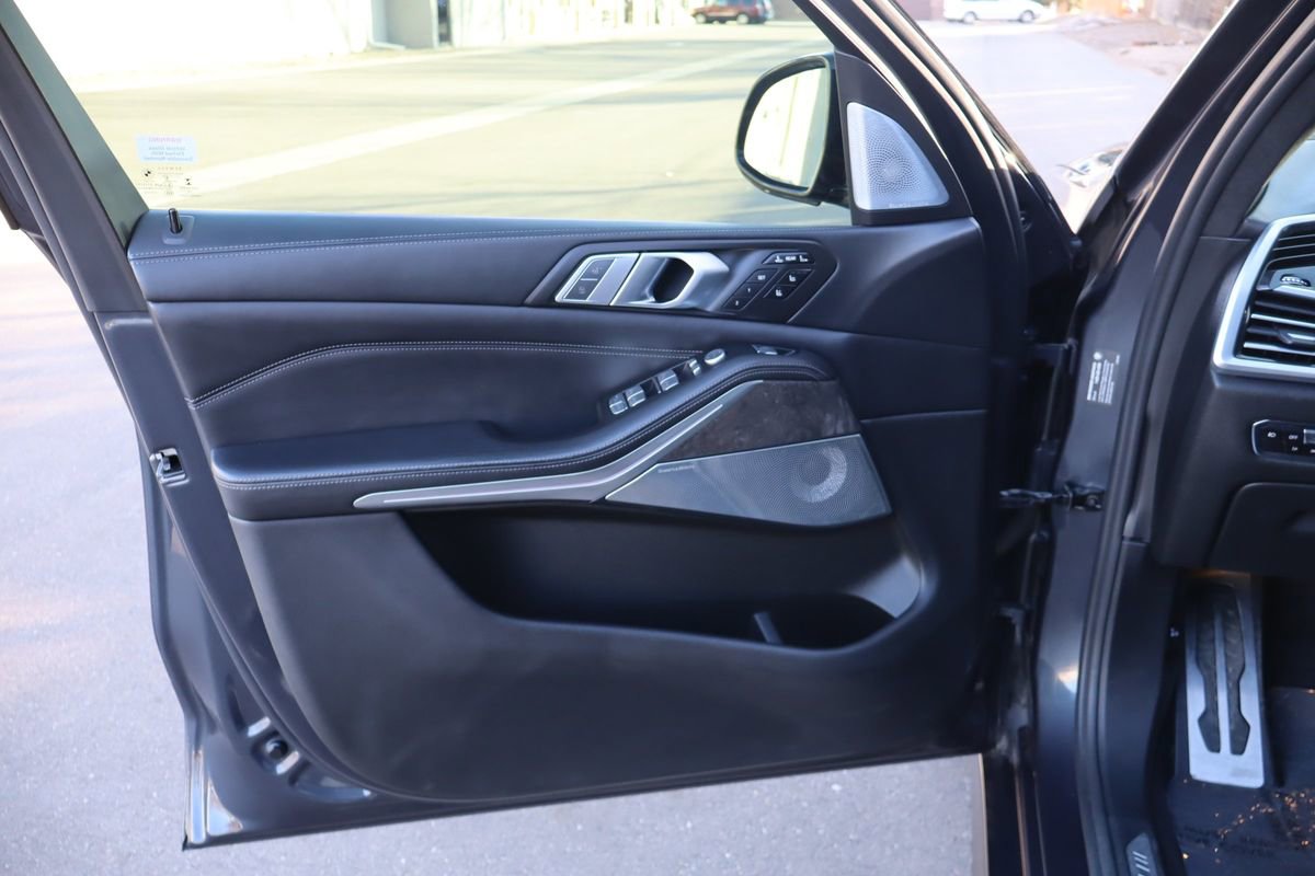 Used 2020 BMW X7 M50i w/ Dynamic Handling Package image 24