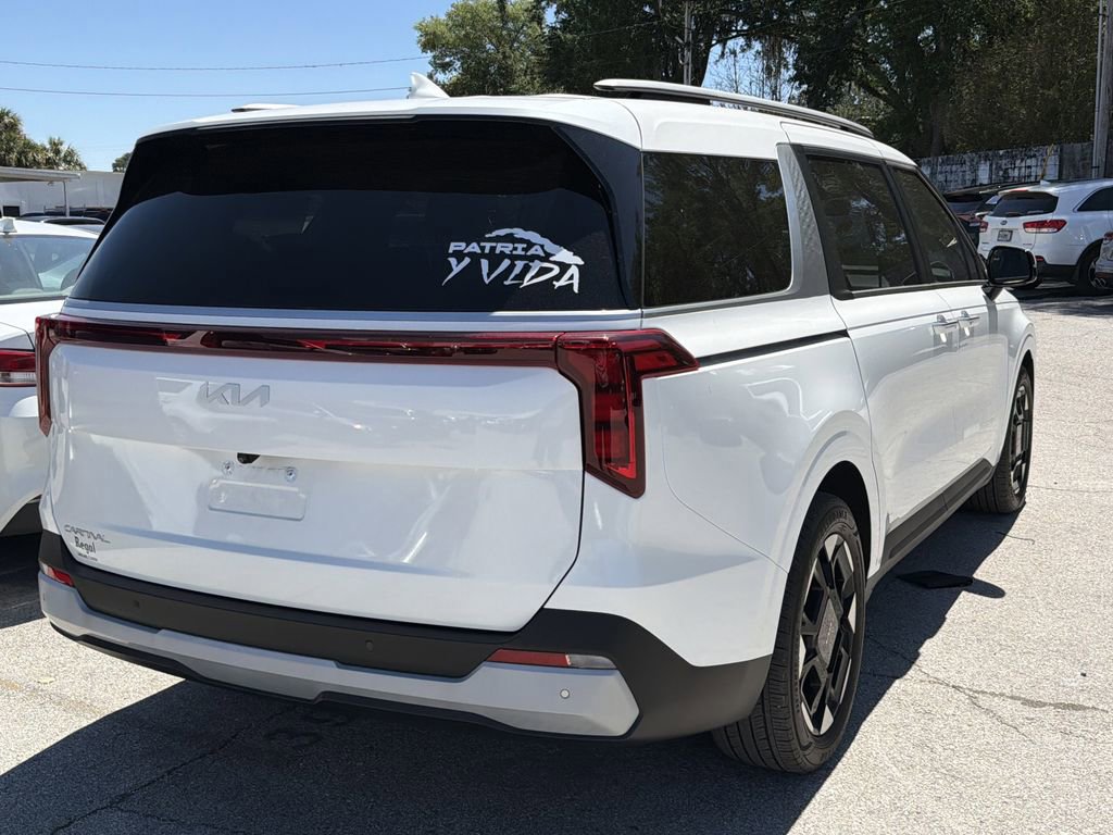 Used 2025 Kia Carnival EX image 4
