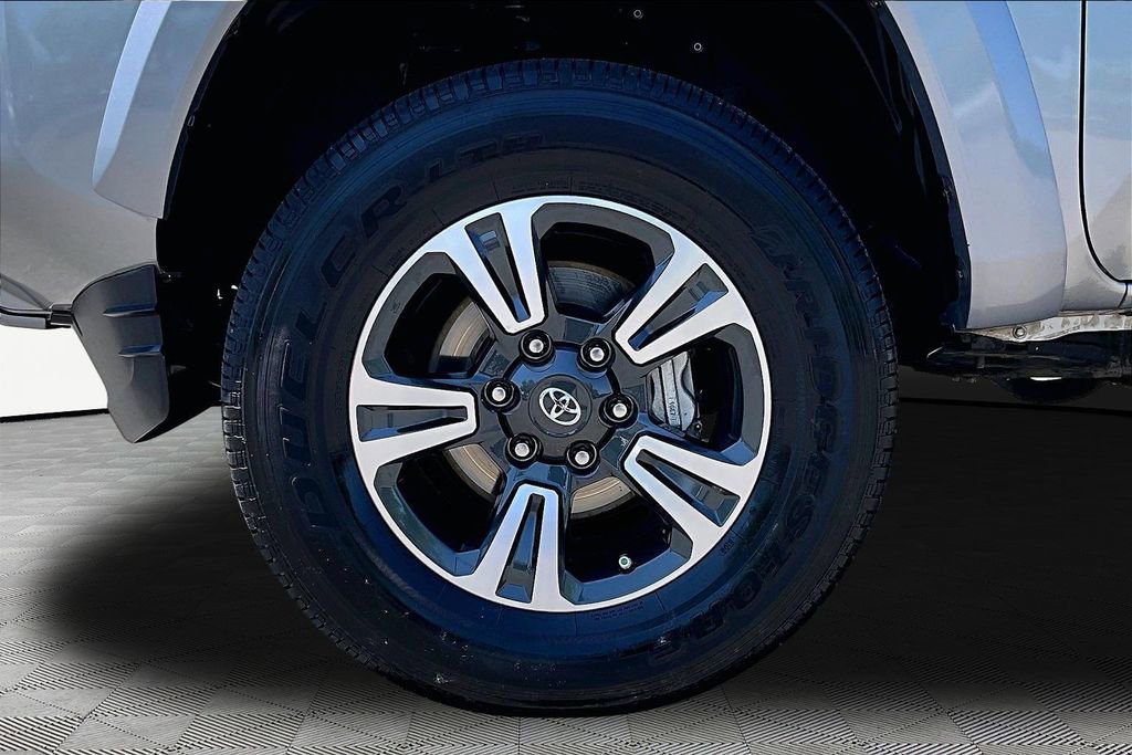 Used 2017 Toyota Tacoma TRD Sport w/ Premium & Technology Package RWD image 23