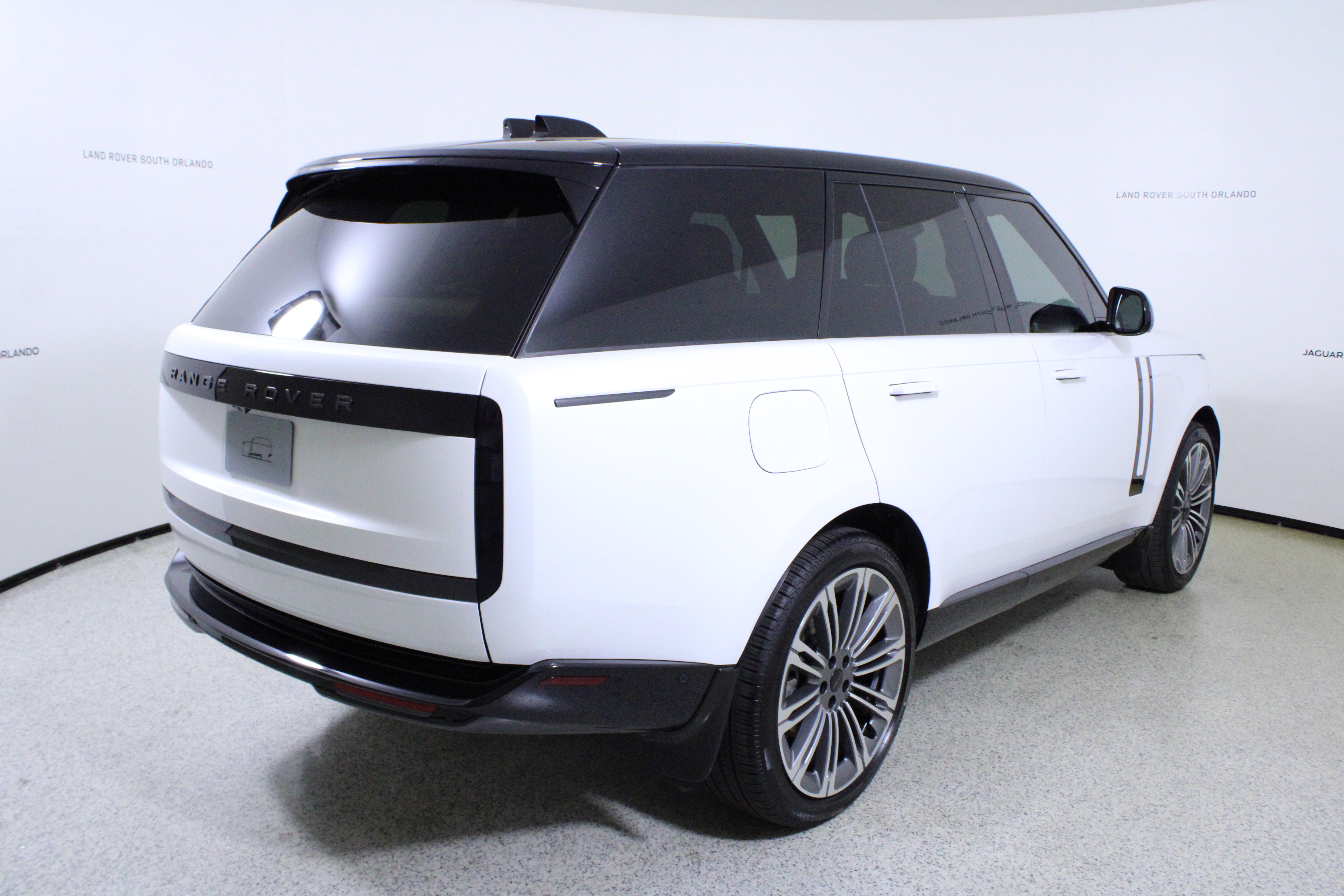 New 2026 Land Rover Range Rover SE image 7