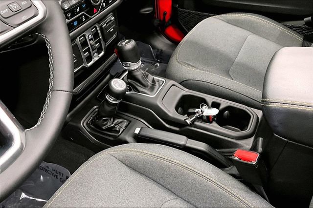 Used 2025 Jeep Wrangler Unlimited Sahara w/ Safety Group image 18