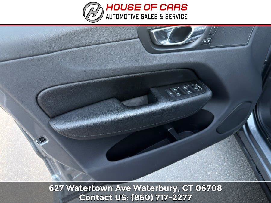 Used 2018 Volvo XC60 T5 Momentum w/ Vision Package image 46