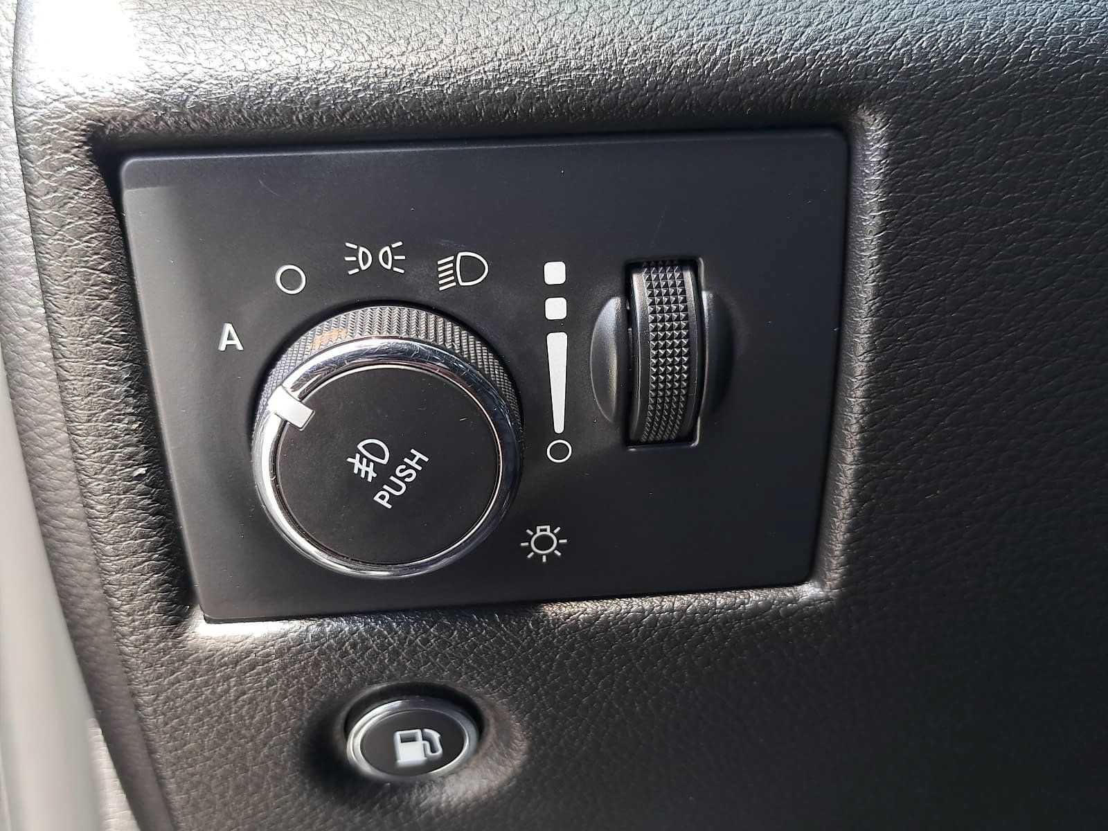Used 2021 Jeep Grand Cherokee Limited X RWD image 28