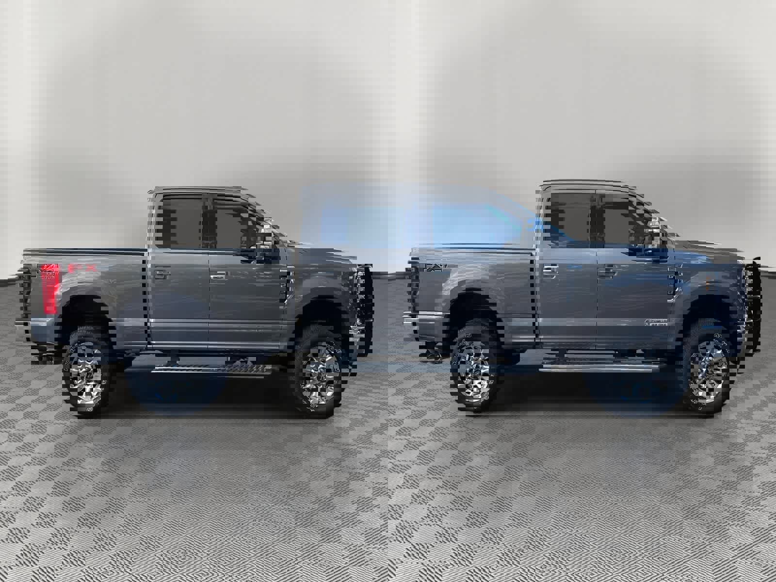 Used 2018 Ford F250 Lariat w/ Chrome Package image 2