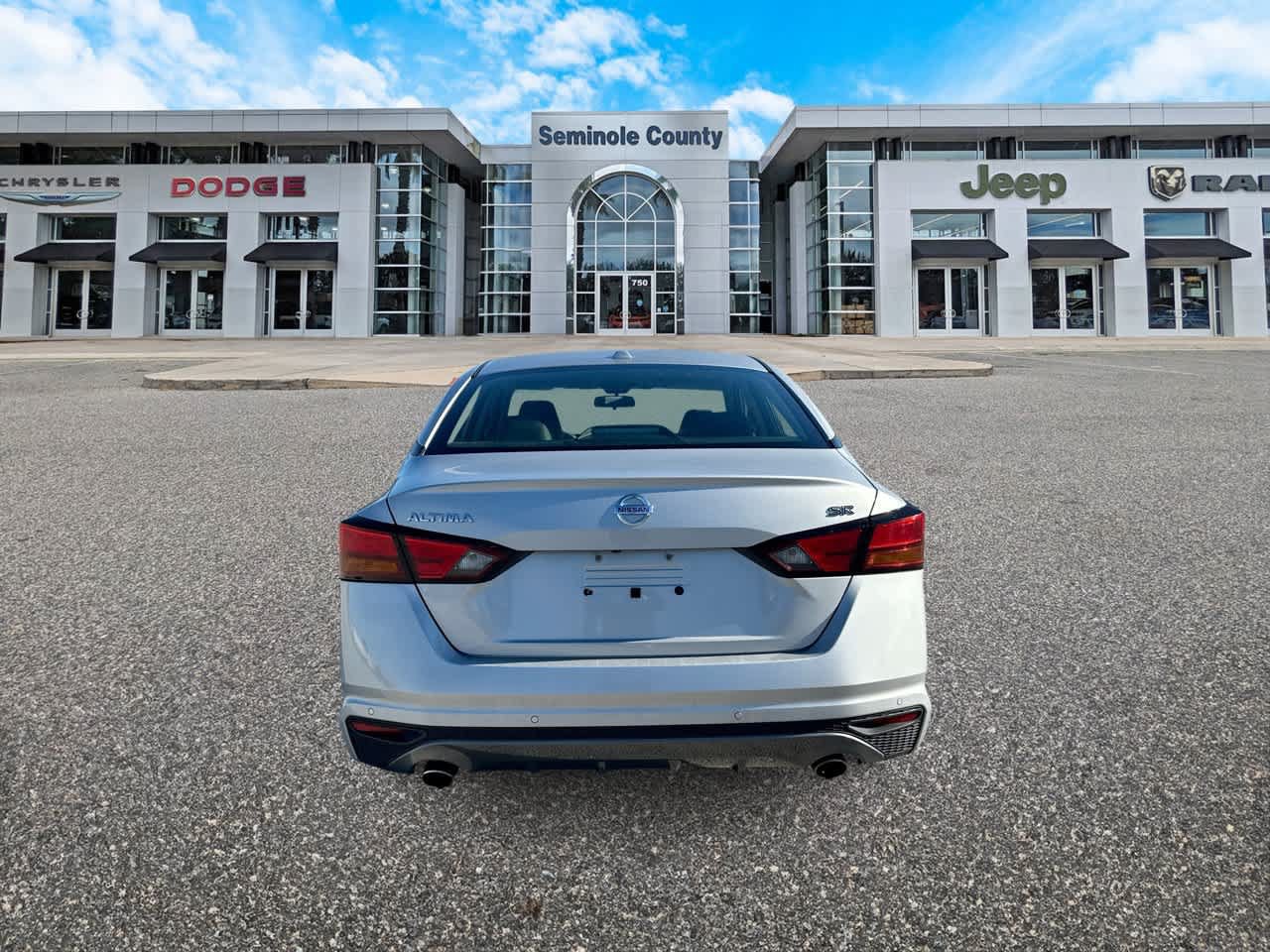 Used 2020 Nissan Altima 2.5 SR w/ Premium Package FWD image 7