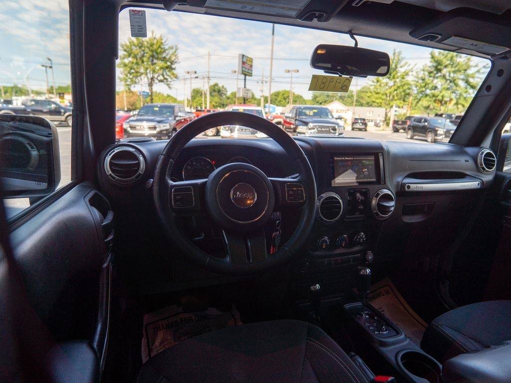 Used 2018 Jeep Wrangler Unlimited Sahara AWD/4WD image 12