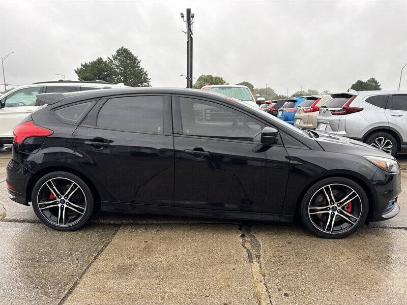 Used 2016 Ford Focus ST w/ Equipment Group 401A FWD image 9