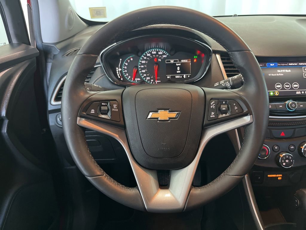 Used 2022 Chevrolet Trax LT w/ LT Convenience Package image 5